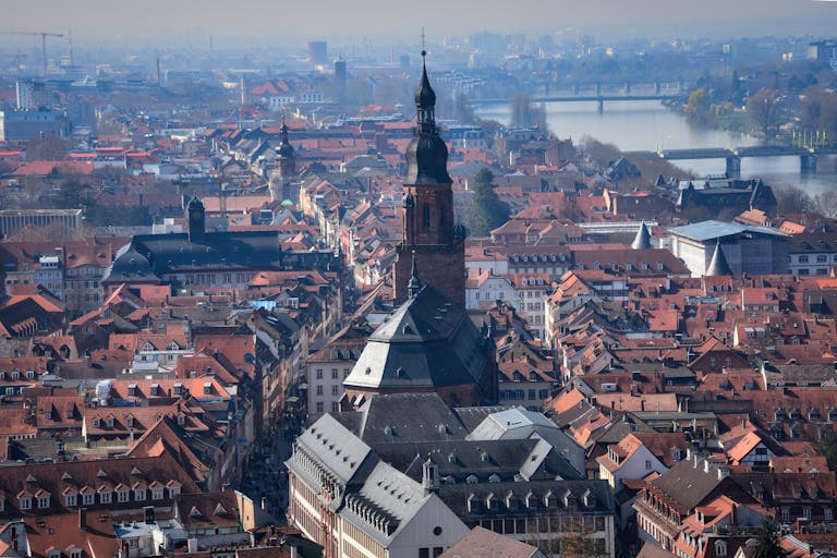Explore the stunning aerial view of Heidelberg's old town featuring gothic architecture and the Neckar River.